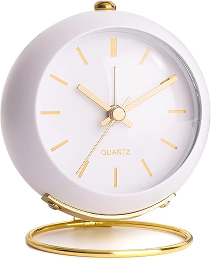 AYRELY® Battery Operated Desk Alarm Clocks with Light,Retro Silent No Ticking Analog Small Clock,Loud Table Clock for Bedside/Bedroom/Kitchen/Office/Travel/Kids/Room Decor Aesthetic Vintage(White)